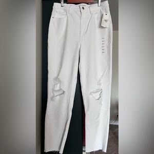 GUESS JEANS, MOM FIT, SIZE 30, WHITE, NEW WITH TAGS